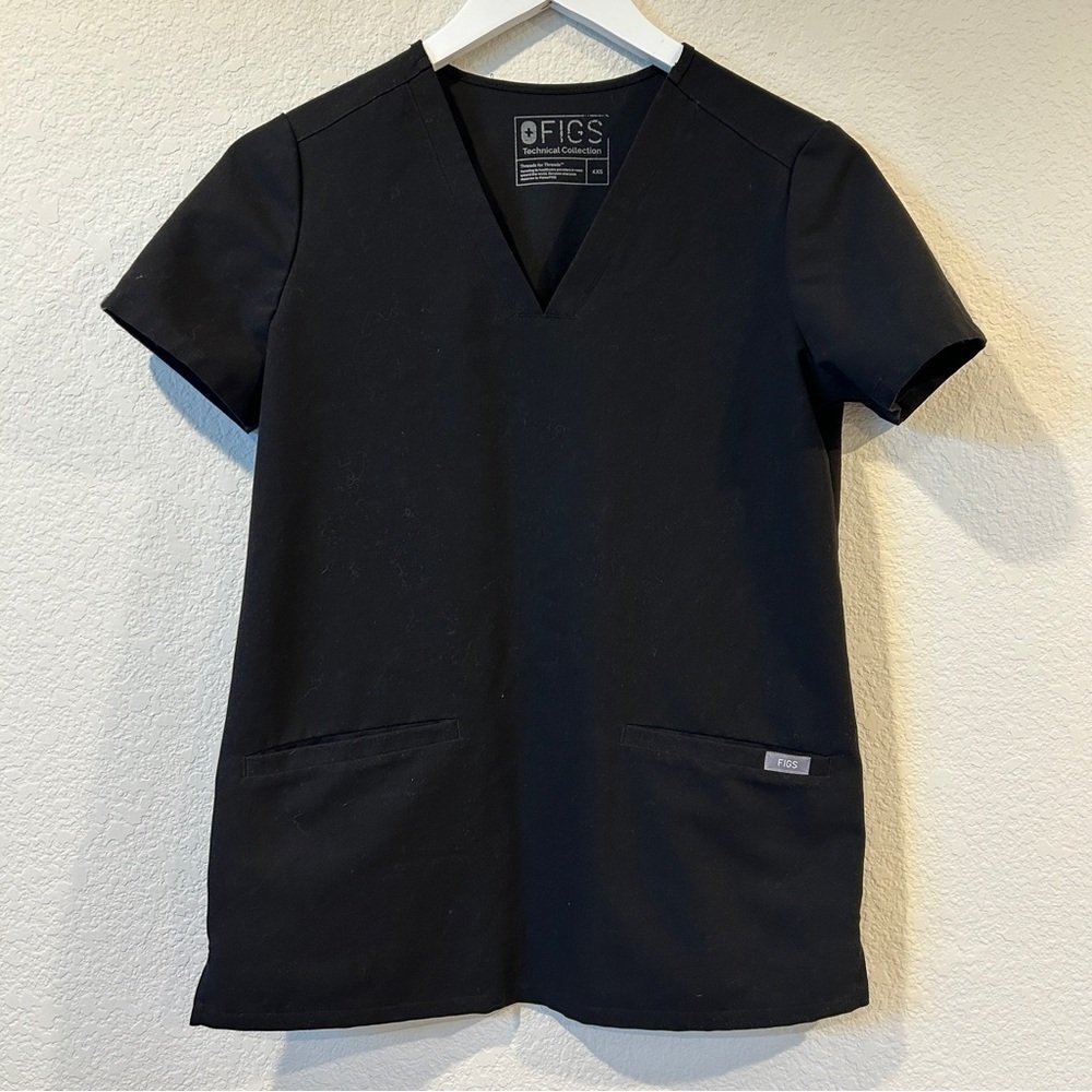 Figs Women’s Black 2 Pocket Scrub Top - XXS